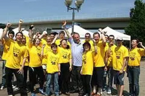 Simon Hughes MP with the "Democracy Dragon" boat team